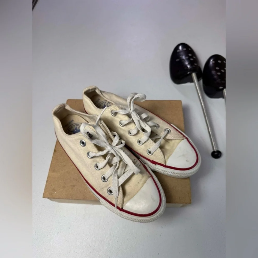 Vintage Converse Made in USA Shoes M 3 W 5 low white Chuck Taylor